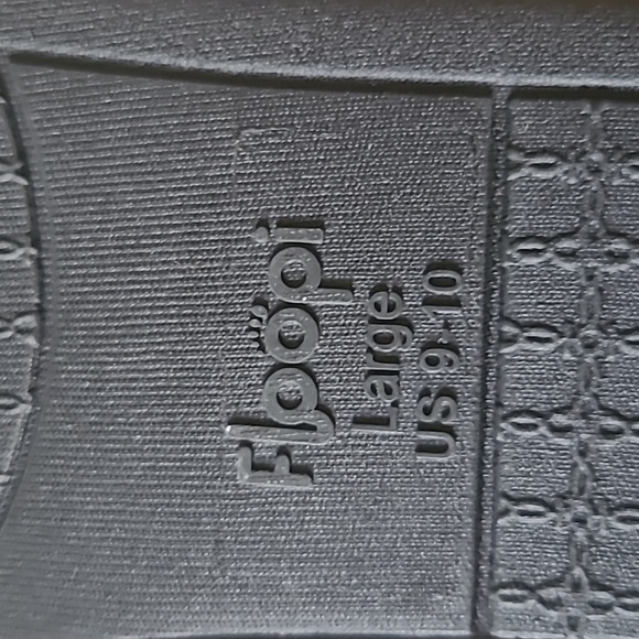 Floopi Slippers. - Picture 4 of 5